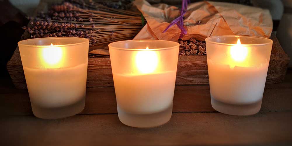 pure beeswax tealights in glass holders
